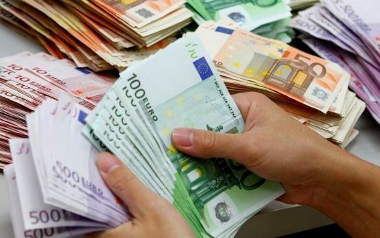 Pandemia goditi biznesin dhe familjet: Shtyhen 120 mln euro keste kredie